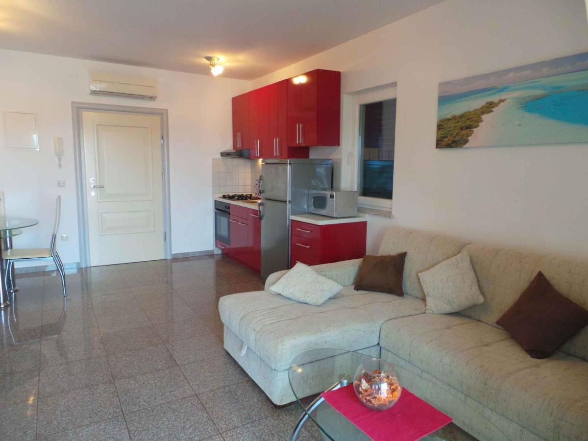 Holiday Home In Malinska/Insel Krk 13031 Экстерьер фото